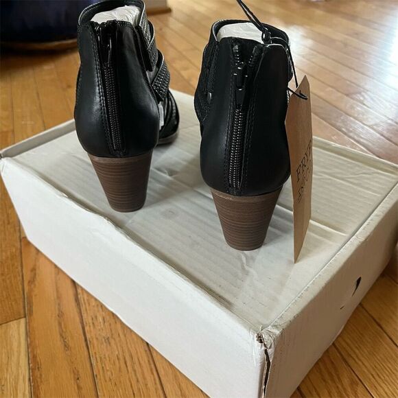 Women's Black Gladiator Sandals Size 11M Strappy Casual - Picture 3 of 9